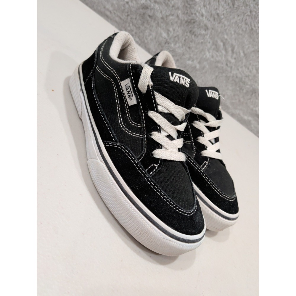 Vans Bearcat Black White Low Top Skateboarding Shoe Youth Size 2.5 721454